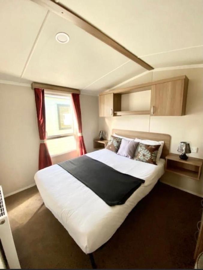 Отель Swift Loire Jaywick Sands Экстерьер фото